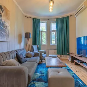 5 Seconds Away From The Main Street, Free Secured Parking Sofya